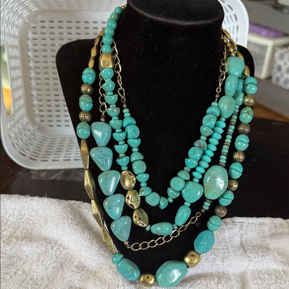 Elegant Turquoise and Gold Beaded Necklace